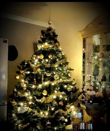 Grote vlamvertragende kunst Kerstboom 2 x gebruikt  beschikbaar voor biedingen