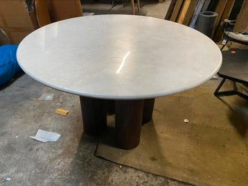 Tafel beige marmer 130cm mango poten bkeuze hoge kortin beschikbaar voor biedingen