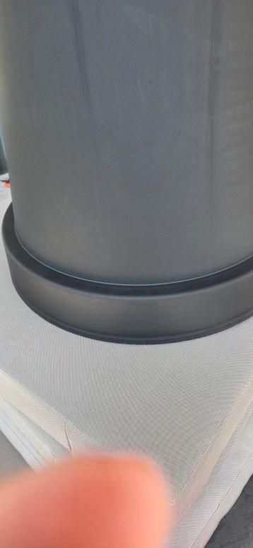 Bloempotten: Zwart (60cm) & Wit (50cm) beschikbaar voor biedingen