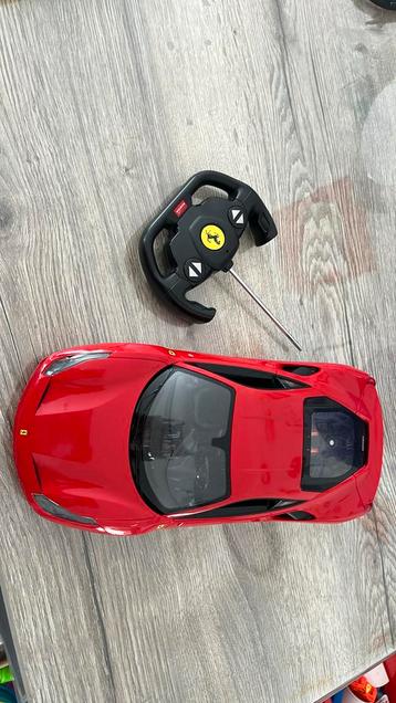 Bestuurbare auto met afstandsbediening  beschikbaar voor biedingen