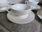 Bone china soepkommen met schotel, Gebruikt, Ophalen of Verzenden, Overige stijlen, Kop(pen) en/of Schotel(s)