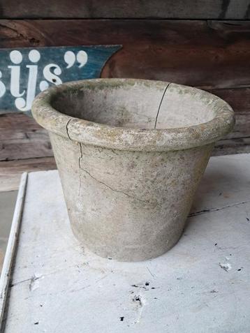 Vintage Betonnen Bloempot beschikbaar voor biedingen
