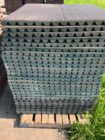 28 vochtdoorlatende rubberen tegels 100x100x4,5cm