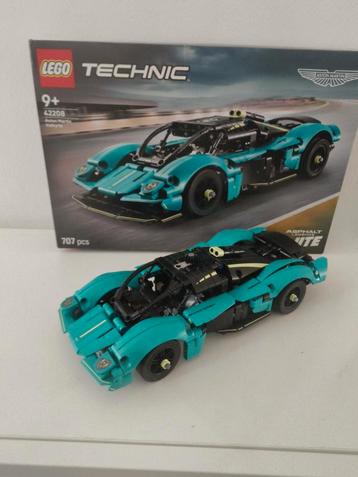 LEGO Technic Aston Martin Valkyrie 42208 beschikbaar voor biedingen