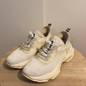 Witte Steve Madden Sneakers beschikbaar voor biedingen