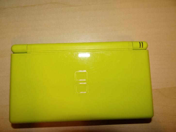 Nintendo DS Lite –  'Lime Green' Editie', Spelcomputers en Games, Spelcomputers | Nintendo DS, Gebruikt, DS Lite, Groen, Met games