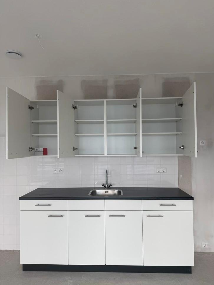 Witte Keuken met Zwart Blad, Huis en Inrichting, Keuken | Complete keukens, Zo goed als nieuw, Enkelwandige keuken, Wit, Kunststof