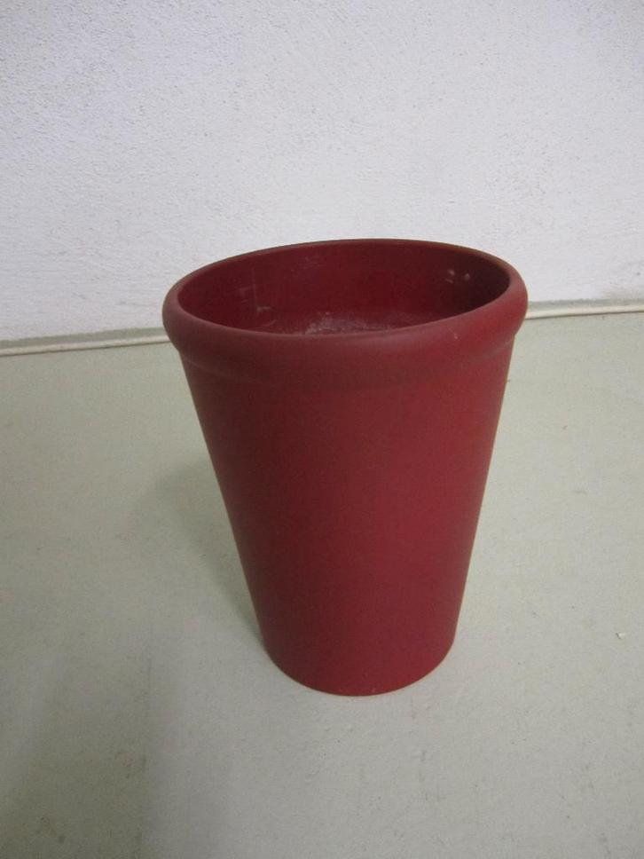 bloempot rood hoogte 18,5 cm., Tuin en Terras, Bloempotten, Gebruikt, Aardewerk, Binnen, Minder dan 40 cm, Minder dan 25 cm, Rond