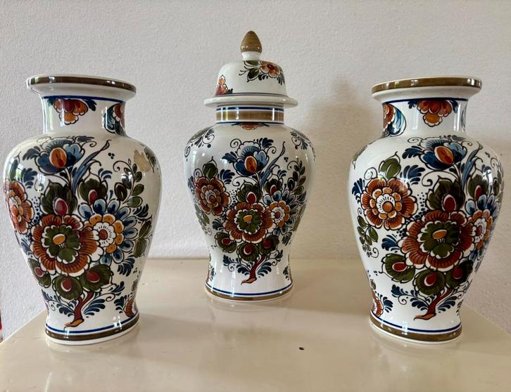 Vazen: Flora Keramiek in Delfts Polychroom, Antiek en Kunst, Antiek | Vazen, Ophalen of Verzenden