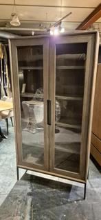 vitrinekast Van €999.- Voor €550.- !, Overige houtsoorten, Met deur(en), Nieuw, 150 tot 200 cm