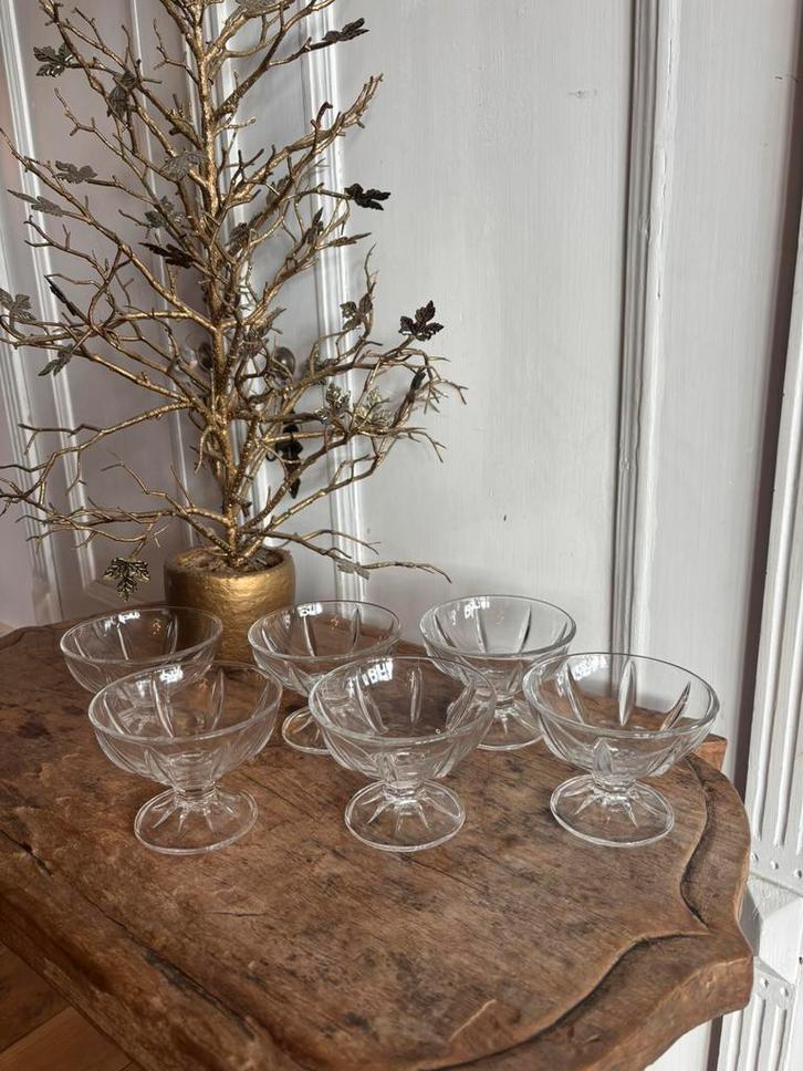 Franse (ijs)coupes bewerkt glas,vintage,zgan, Antiek en Kunst, Antiek | Servies compleet, Ophalen of Verzenden