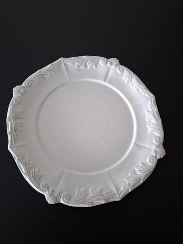 Prachtig bord, een sieraad op tafel, van Braxton Interiors beschikbaar voor biedingen