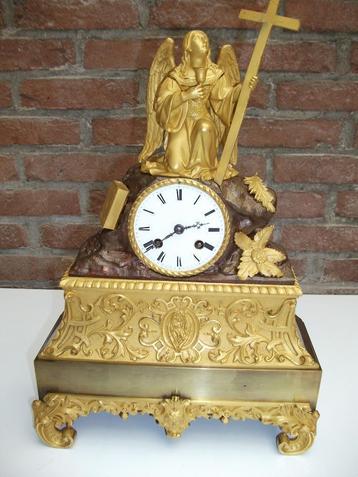  Een Juweel van een Pendule uit 1820, ( touwtje ) beschikbaar voor biedingen