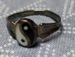 Mooie eenvoudige ring Yin Yang. Zilver., Sieraden, Tassen en Uiterlijk, Ringen, Ophalen of Verzenden, Zo goed als nieuw, 17 tot 18