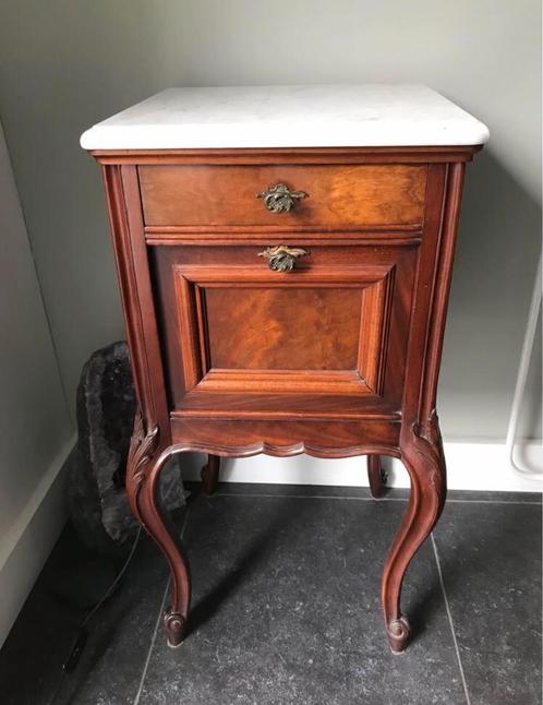 Queen Ann kastje, Huis en Inrichting, Slaapkamer | Nachtkastjes, Zo goed als nieuw, 70 cm of meer, Minder dan 45 cm, Hout, Ophalen of Verzenden