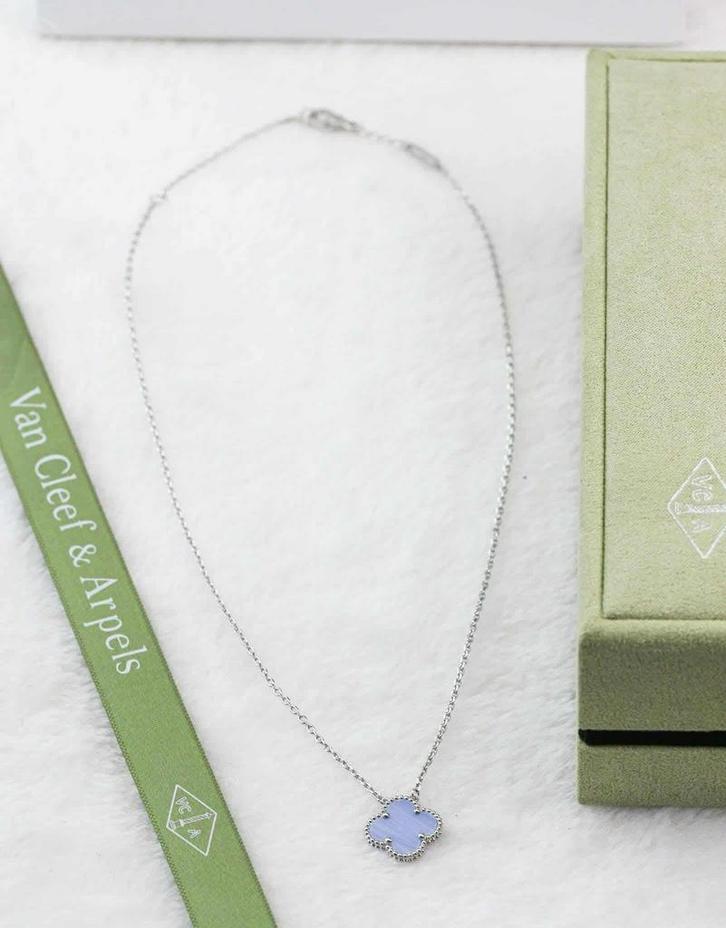 Van cleef set 15mm -chalcedony 18k wit goud verguld, Sieraden, Tassen en Uiterlijk, Kettingen, Zo goed als nieuw, Goud, Ophalen of Verzenden