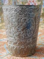Mooie zware antieke Oosterse beker van bewerkt koper 9,7 cm., Antiek en Kunst, Antiek | Koper en Brons, Ophalen of Verzenden, Koper