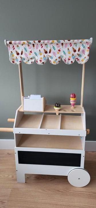 Houten marktkraam / winkeltje, Kinderen en Baby's, Speelgoed | Houten speelgoed, Gebruikt, Meubelstuk of Keukentje, Ophalen