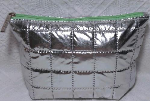 Clinique Toilettas Zilver, Sieraden, Tassen en Uiterlijk, Toilettassen, Nieuw, Overige kleuren, Verzenden