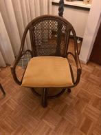 Mooie manou rotan draaistoel, Ophalen