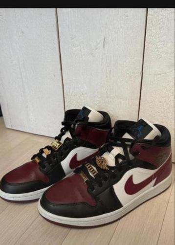 jordan 1 MID black dark beetroot maat 42 beschikbaar voor biedingen