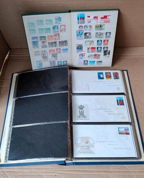 Postzegelboek 450 zegels + album 39 eerstedag enveloppen, Postzegels en Munten, Postzegels | Volle albums en Verzamelingen, Ophalen of Verzenden