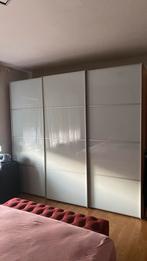 Mooie goed onderhouden driedeur kast, Huis en Inrichting, Kasten | Kledingkasten, Ophalen, Zo goed als nieuw, 50 tot 75 cm, 200 cm of meer