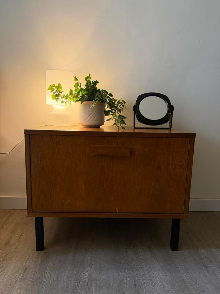 Mid Century klepkastje op pootjes, Ophalen of Verzenden