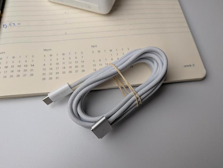 USB-C naar MagSafe 3-kabel (2 m) — Zilver —, Computers en Software, Laptop-opladers, Zo goed als nieuw, Ophalen of Verzenden