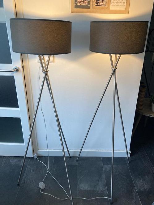 Vloer lampen 2 stuks zeer weinig gebruikt, Huis en Inrichting, Lampen | Vloerlampen, Gebruikt, 100 tot 150 cm, Stof, Ophalen