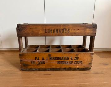 vintage frisdrankkrat van de voormalige Nederlandse beschikbaar voor biedingen
