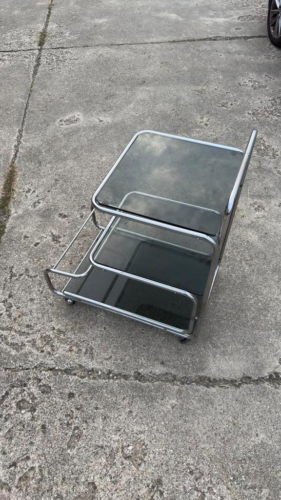 CHROME AND SMOKED GLASS SERVING TROLLEY, Antiek en Kunst, Antiek | Woonaccessoires, Ophalen of Verzenden