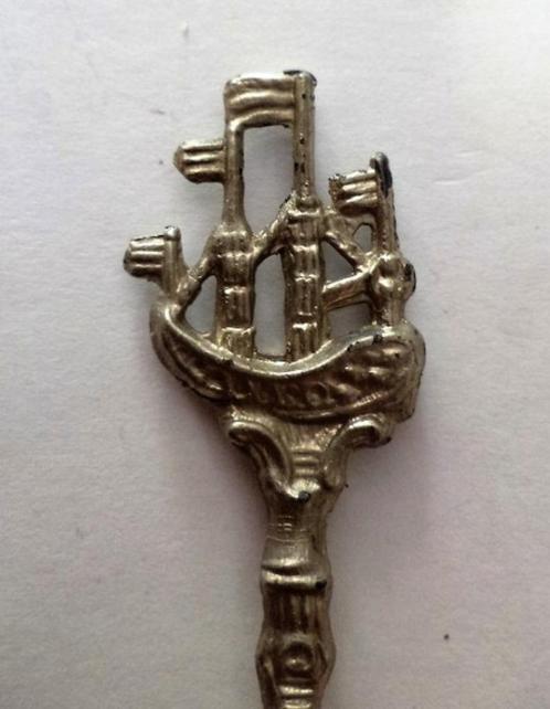 Lepeltje Zeilschip en Pijproker (924), Antiek en Kunst, Curiosa en Brocante, Ophalen