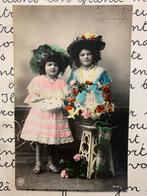 1906 Meisje met hoed en mandje bloemen (NN), Ophalen of Verzenden, Voor 1920, Gelopen, Kinderen