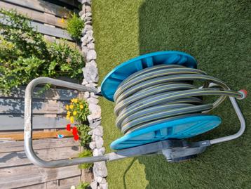 Gardena tuinslanghaspel met 25 meter slang.  beschikbaar voor biedingen
