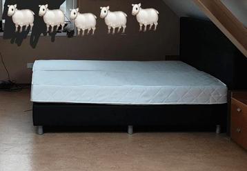 2 x 70  boxspring dus 140 200 ... geen matras wel beddengoed beschikbaar voor biedingen