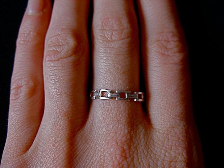 Zilveren 925 sterling zilver open 'schakel' ring maat 17.75, Sieraden, Tassen en Uiterlijk, Ringen, Nieuw, Dame, 17 tot 18, Zilver