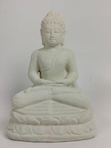 boeddha zittend uit Indonesië - steen beschikbaar voor biedingen