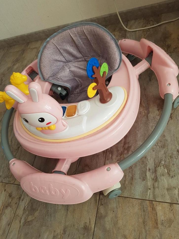 Roze Kinderloopstoel met Speelgoed, Kinderen en Baby's, Speelgoed | Babyspeelgoed, Zo goed als nieuw, Overige typen, Met wieltjes