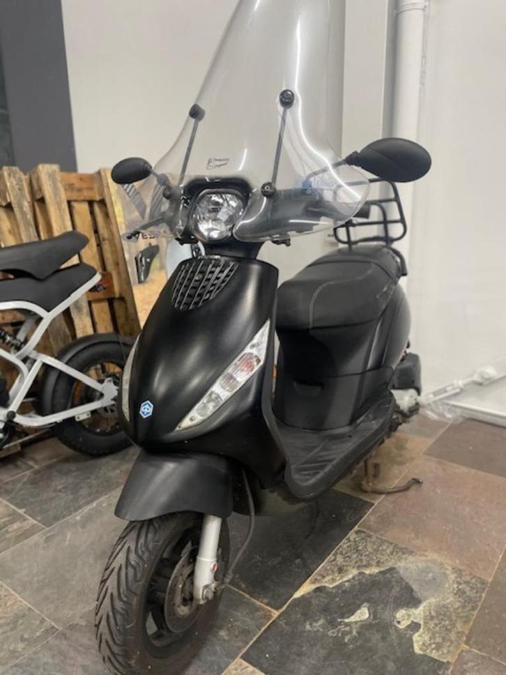 Piaggio zip black 2016 25km - rijdt en start, Motoren, Tuning en Styling, Ophalen of Verzenden