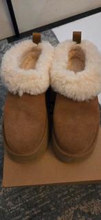 originele UGG Tazzelle Boots cognac Suede
Maat 39, UGG, Bruin, Ophalen of Verzenden, Pantoffels of Sloffen