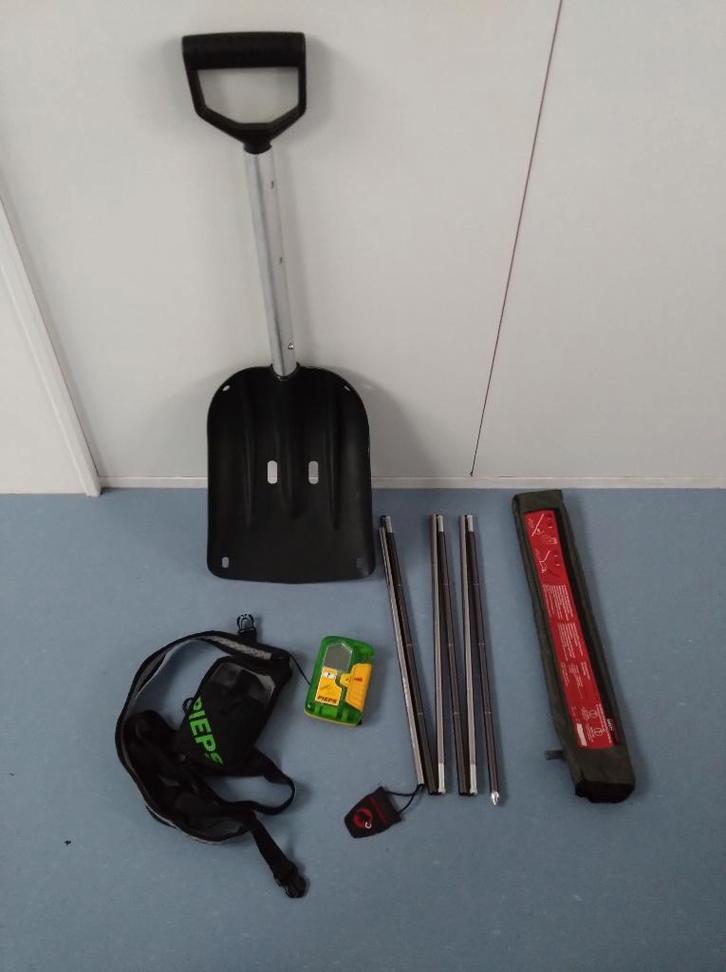 Te huur: Pieps / Mammut lawine-3-eenheid pieper/sonde/schep, Sport en Fitness, Skiën en Langlaufen, Gebruikt, Overige typen, Overige merken