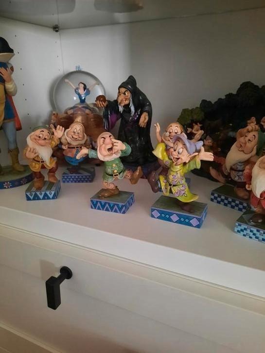 Disney traditions Sneeuwwitje en de zeven dwergen serie, Verzamelen, Disney, Zo goed als nieuw, Beeldje of Figuurtje, Sneeuwwitje of Doornroosje