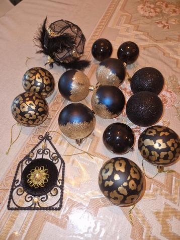 Zwart goud kerstballen beschikbaar voor biedingen