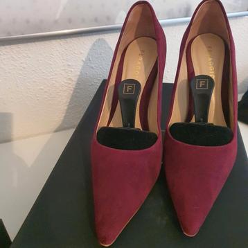 Feraggio - bordeaux rood (mt 40) beschikbaar voor biedingen