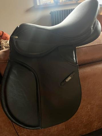 Horka 17 inch veelzijdigheidszadel beschikbaar voor biedingen