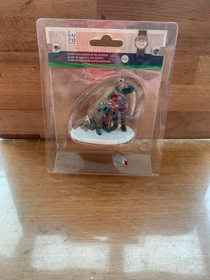 4 Intratuin kerstdorp figuren, zie tekst, Diversen, Kerst, Zo goed als nieuw, Ophalen of Verzenden