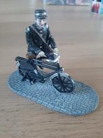 Kerstdorp miniatuur agent met fiets, Ophalen of Verzenden