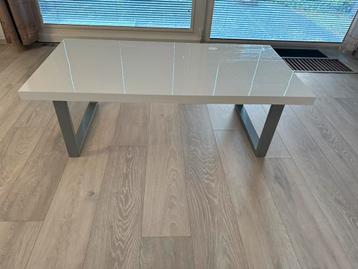 Mooie hoogglans witte meubels