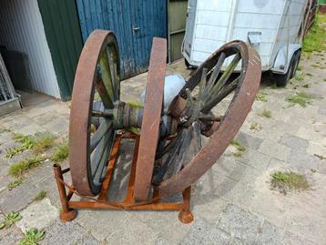 Houten wagen wielen  beschikbaar voor biedingen